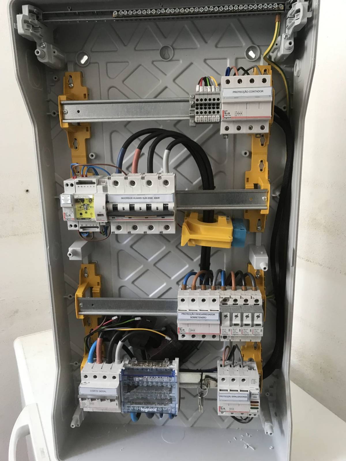 FEQ Soluções eletricas - Braga - Installation einer Solaranlage / Photovoltaikanlage
