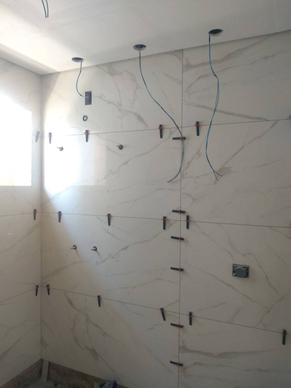 Sou especialista em ladrilhos em geral a mais de 15 anos no ramo, acabamentos de primeira - Torres Novas - Construction and Building Services