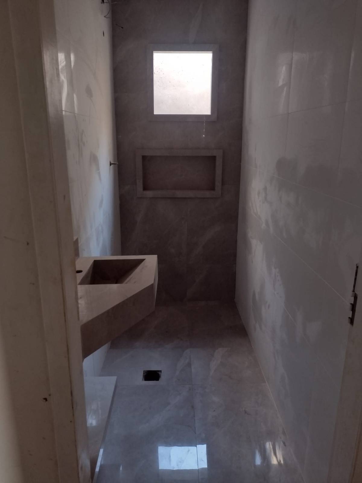 Sou especialista em ladrilhos em geral a mais de 15 anos no ramo, acabamentos de primeira - Torres Novas - Tiling