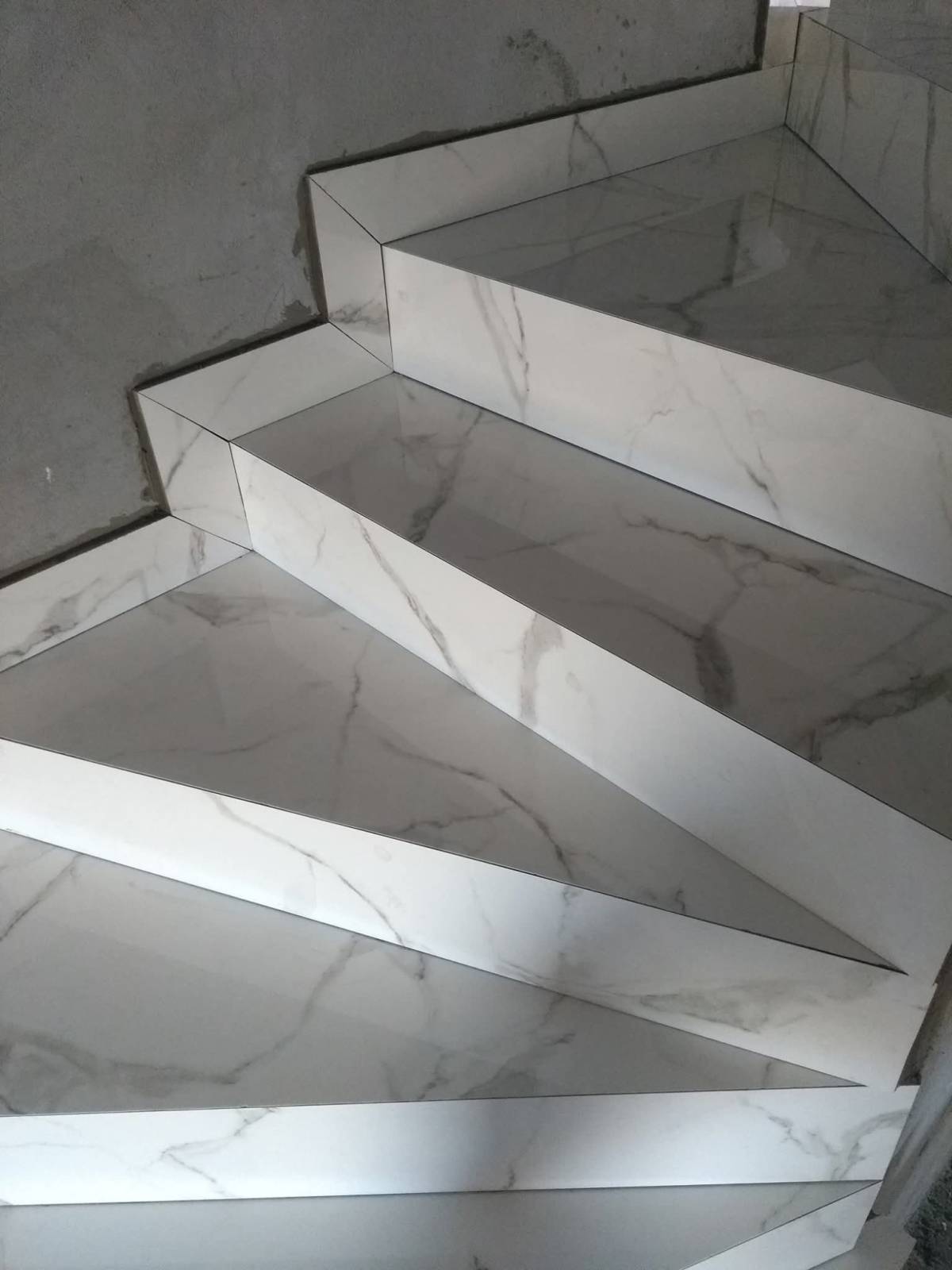 Sou especialista em ladrilhos em geral a mais de 15 anos no ramo, acabamentos de primeira - Torres Novas - Construction and Building Services