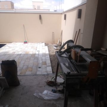 Sou especialista em ladrilhos em geral a mais de 15 anos no ramo, acabamentos de primeira - Torres Novas - Asbestos Removal