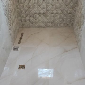 Sou especialista em ladrilhos em geral a mais de 15 anos no ramo, acabamentos de primeira - Torres Novas - Additions and Remodels