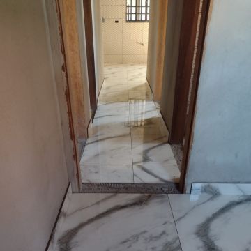 Sou especialista em ladrilhos em geral a mais de 15 anos no ramo, acabamentos de primeira - Torres Novas - General Contractor