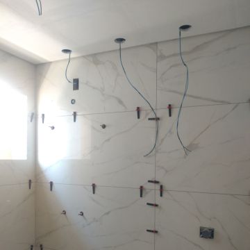 Sou especialista em ladrilhos em geral a mais de 15 anos no ramo, acabamentos de primeira - Torres Novas - Construction and Building Services