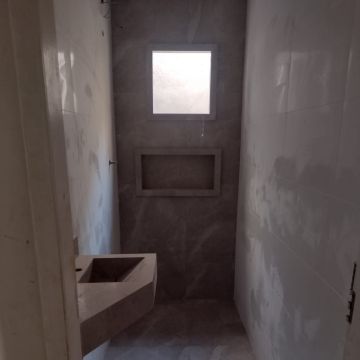 Sou especialista em ladrilhos em geral a mais de 15 anos no ramo, acabamentos de primeira - Torres Novas - Tiling