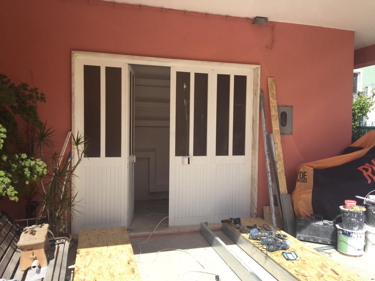 Ladislau Ferreira Dutra - Lisboa - Exterior Painting