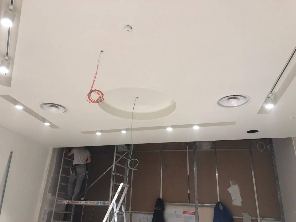 WORKER CONSTRUCTION - Amadora - Floor Tiling