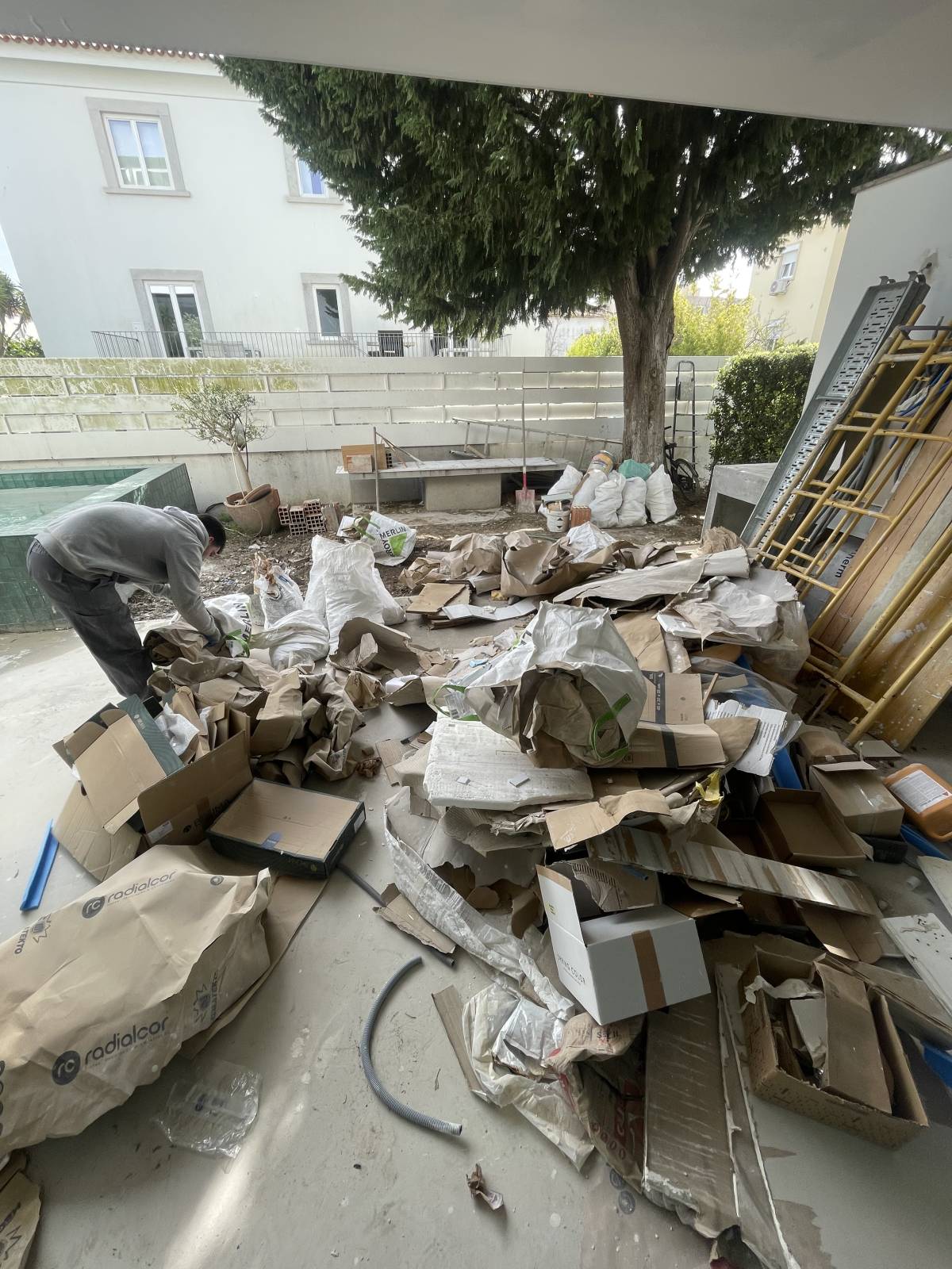 Recolhas de lixo/entulho, entregas oe mudanças - Lisboa - Instalação de Tubos de Canalização