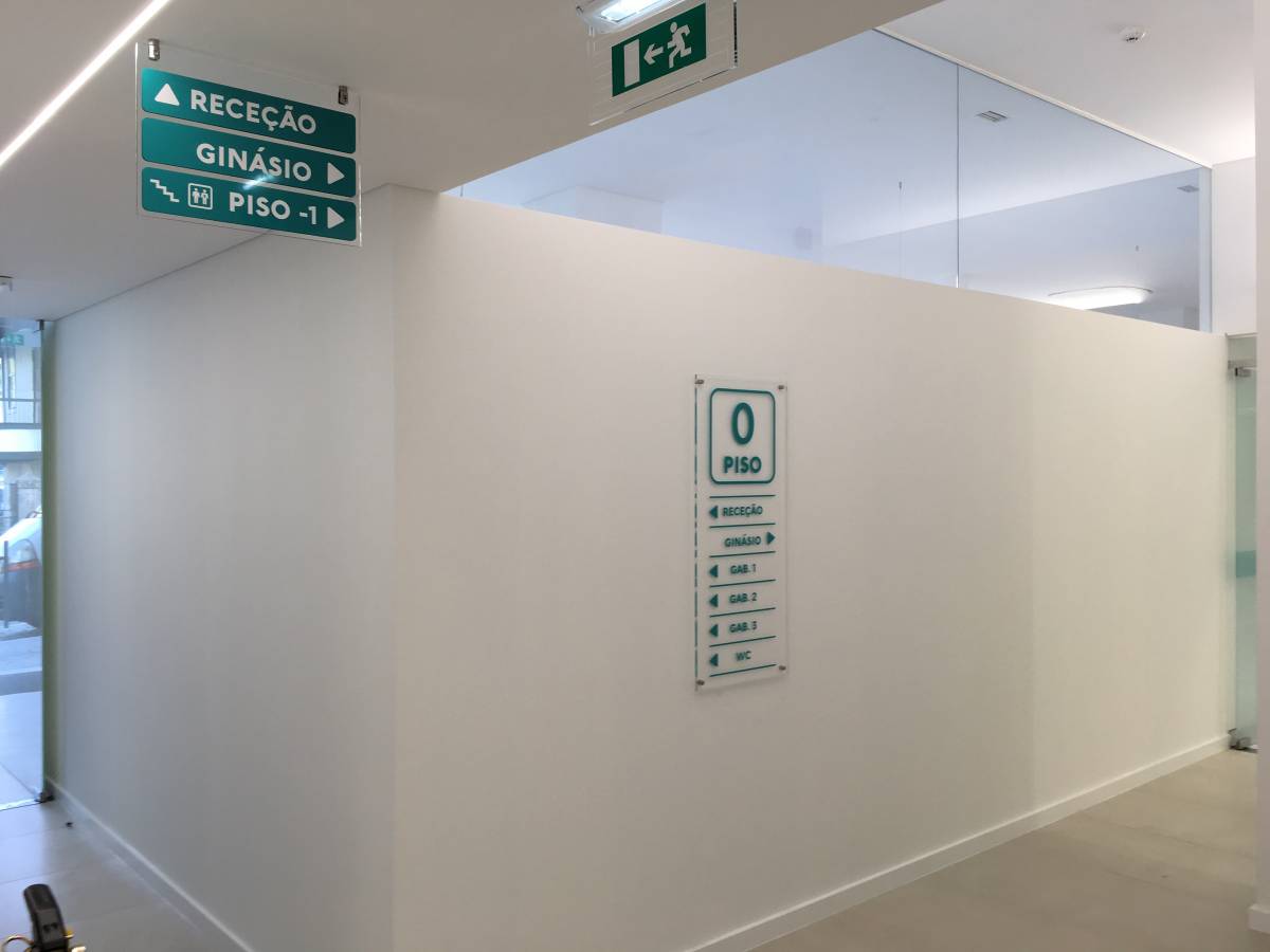 ANA DOURADO.ARQUITETA - Coimbra - Picture Hanging and Art Installation