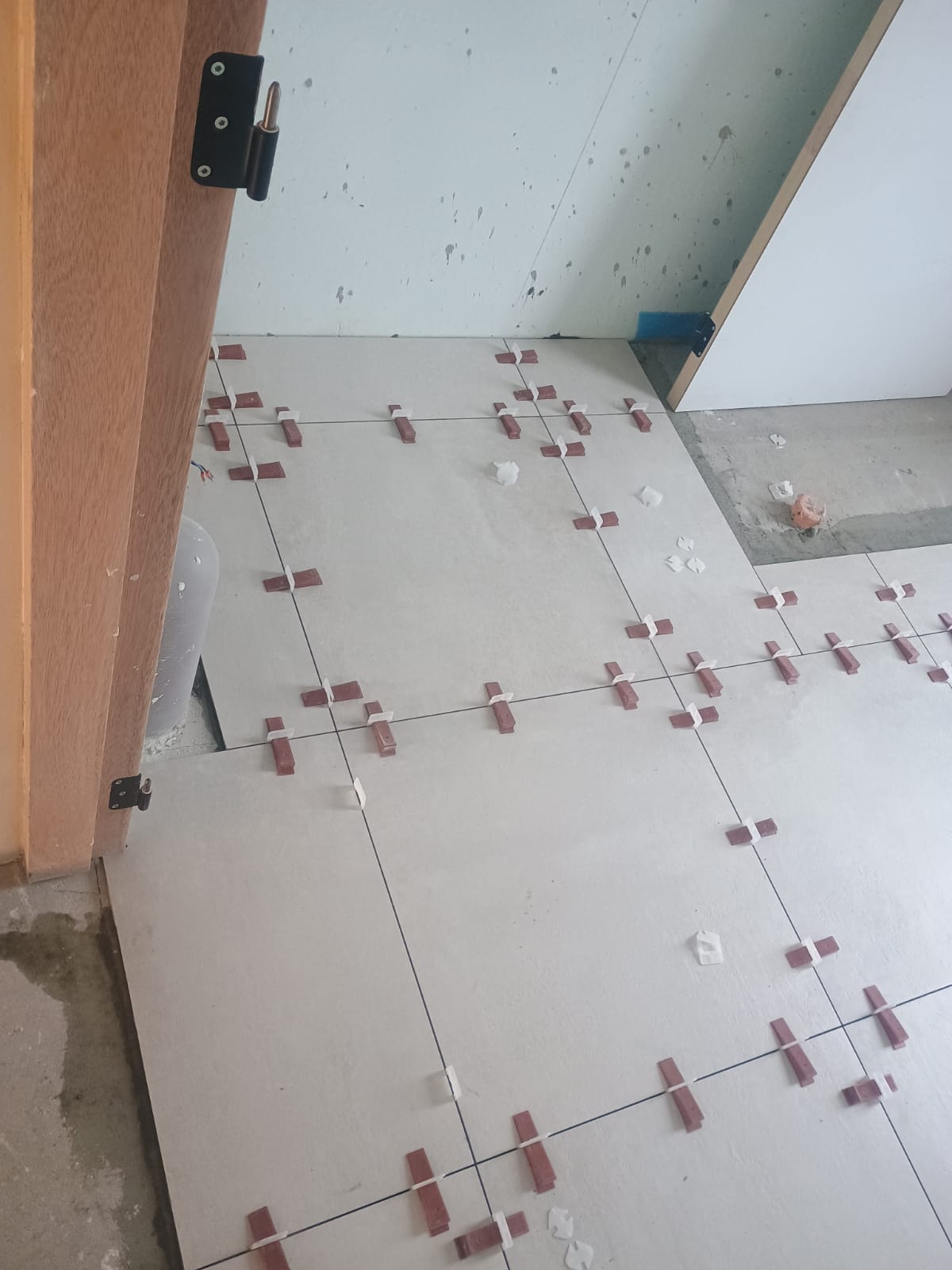WORKER CONSTRUCTION - Amadora - Hardwood Floor Repair or Partial Replacement