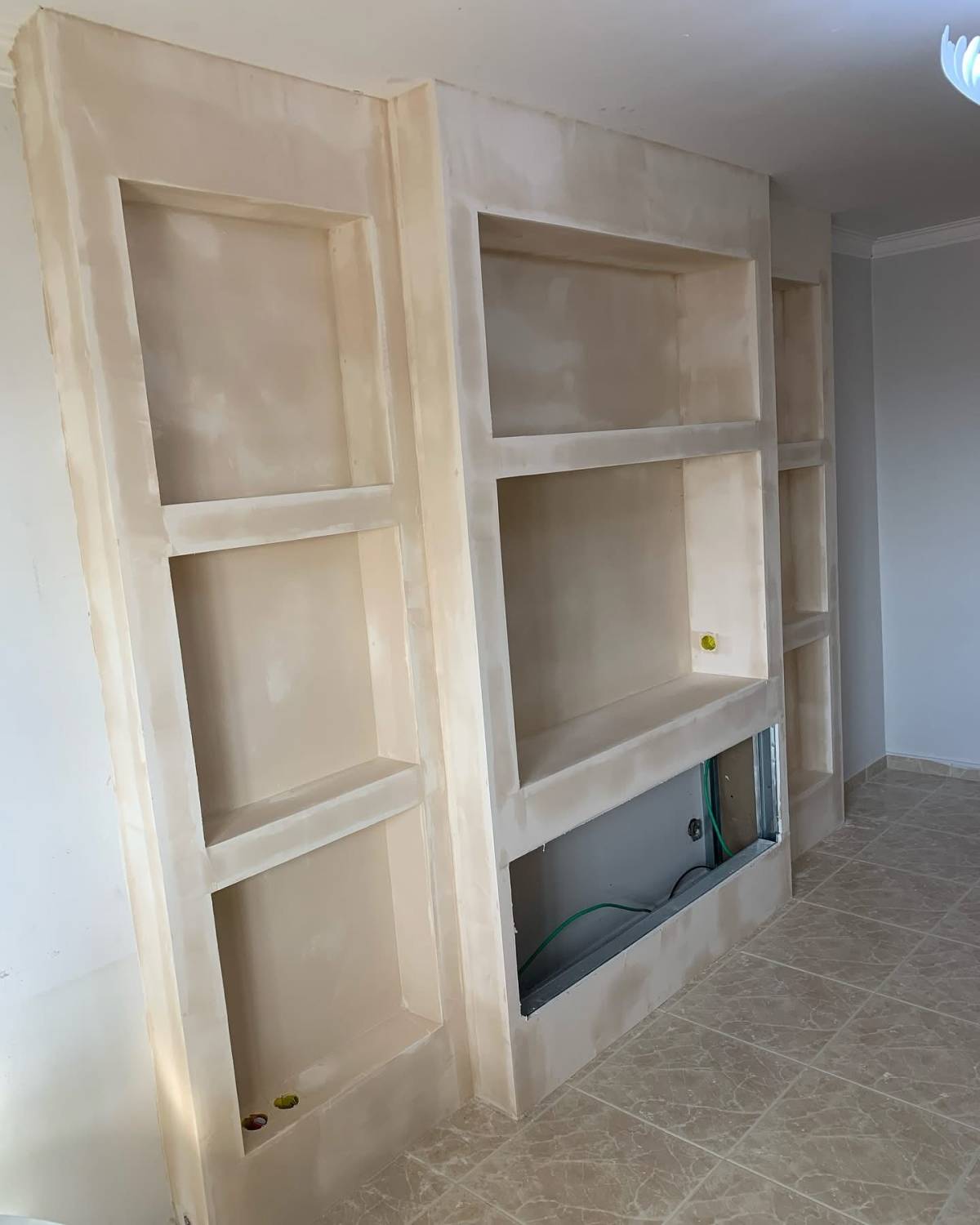 WORKER CONSTRUCTION - Amadora - Stone or Tile Flooring Installation
