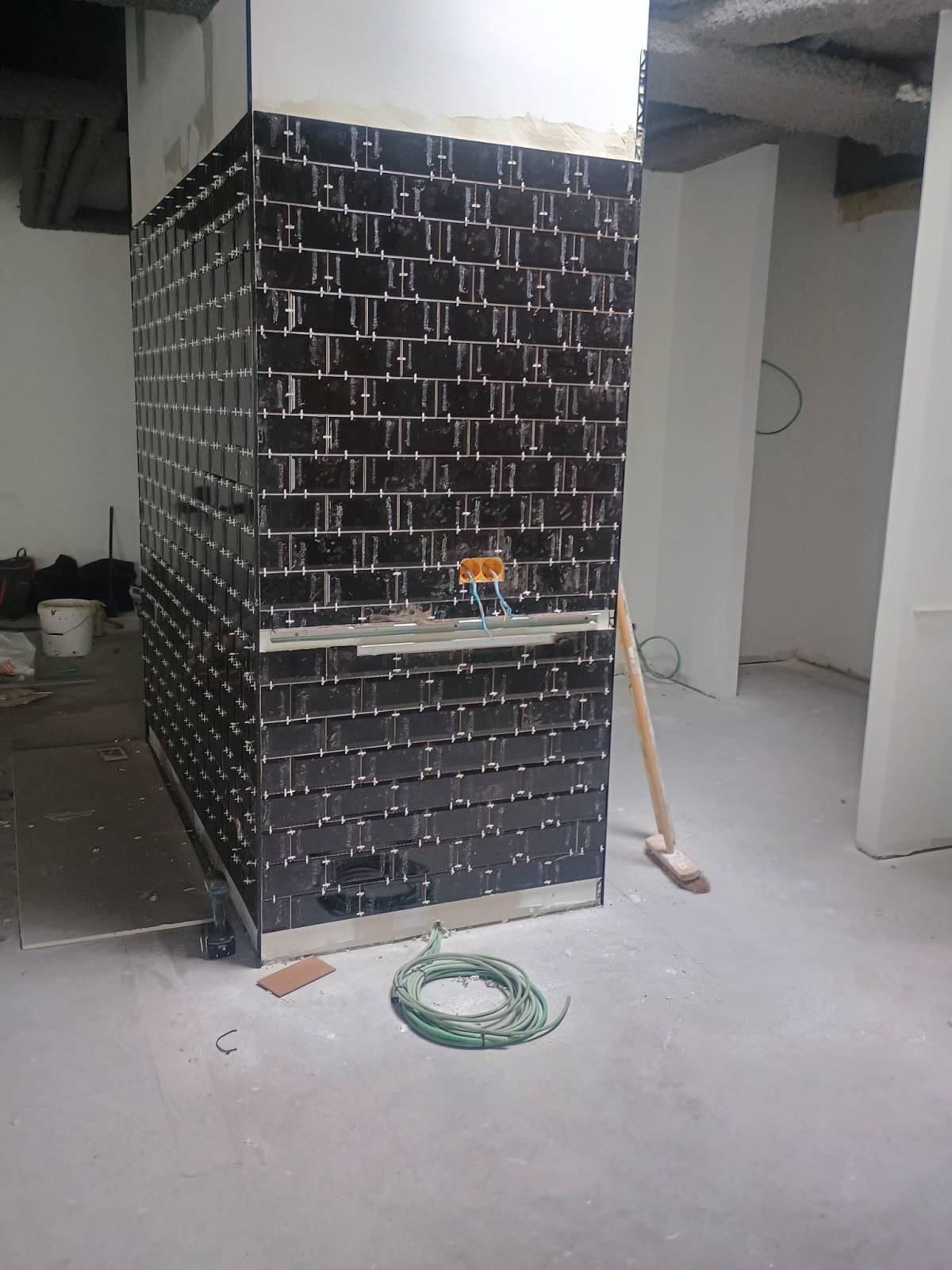 WORKER CONSTRUCTION - Amadora - Stair and Staircase Addition or Remodel