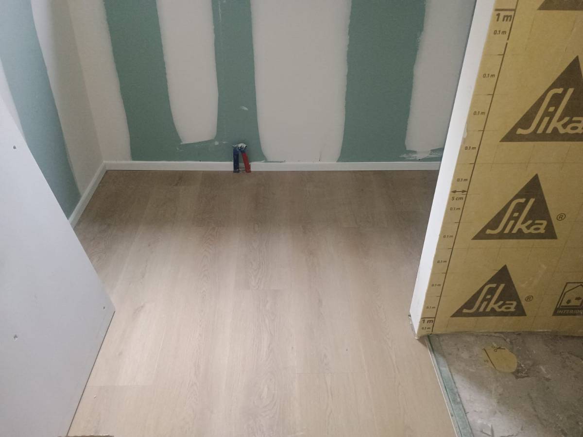 WORKER CONSTRUCTION - Amadora - Circuit Breaker Panel or Fuse Box Installation