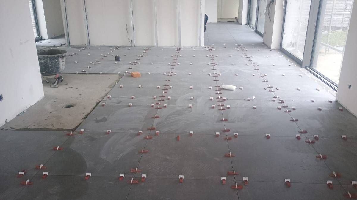 WORKER CONSTRUCTION - Amadora - New Home Construction