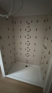 WORKER CONSTRUCTION - Amadora - Concrete Flooring Installation