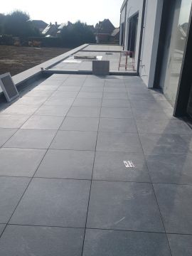 WORKER CONSTRUCTION - Amadora - Switch and Outlet Repair