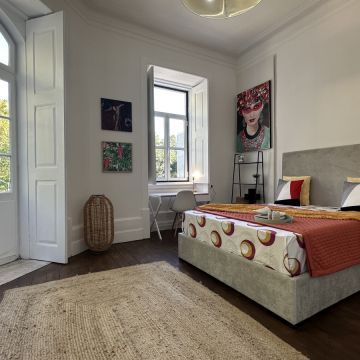 GHC PROPERTIES - Coimbra - Suspensão de Quadros e Instalação de Arte