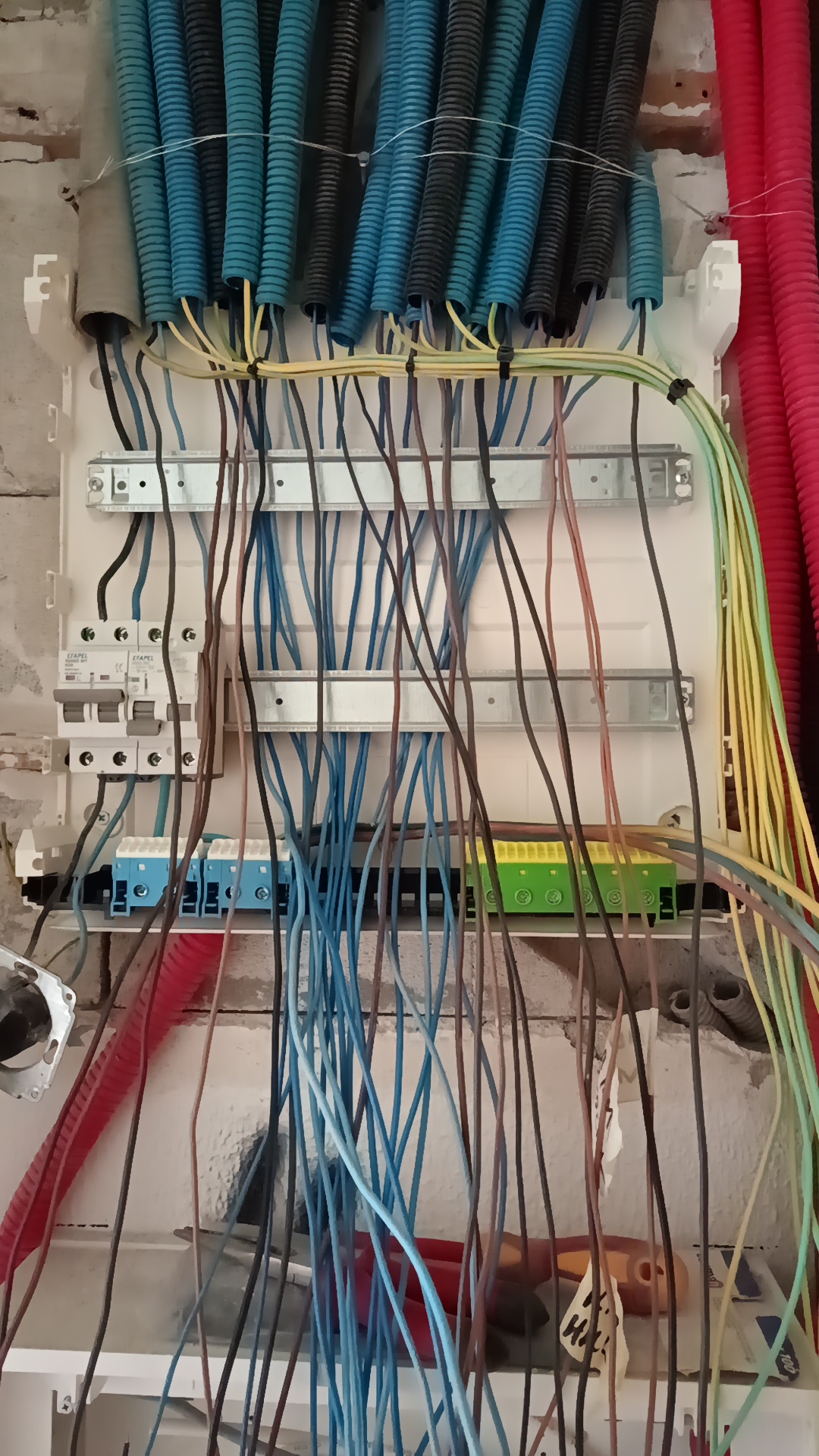 LAFRAN - eletrica - Seixal - Switch and Outlet Repair
