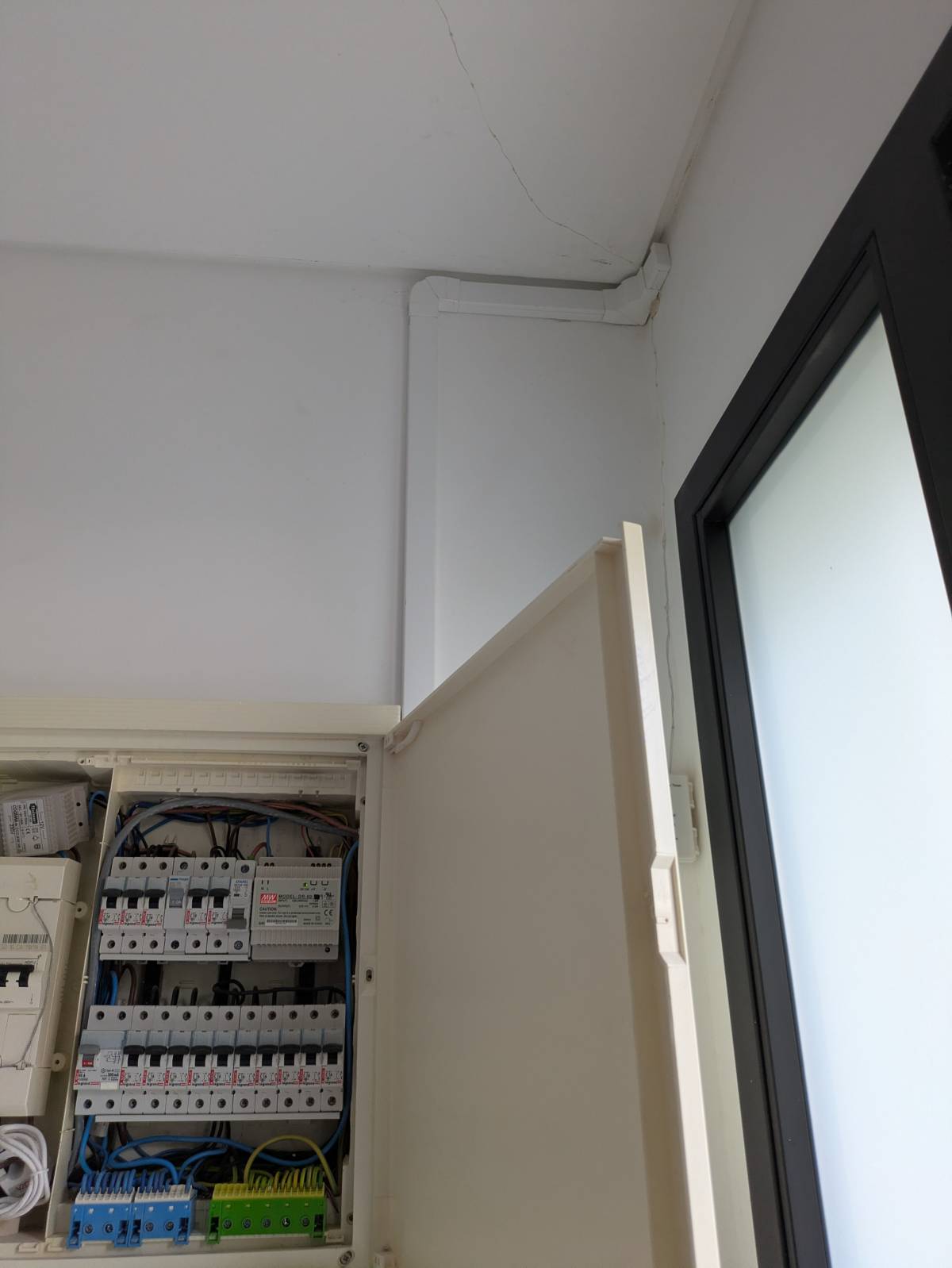 Volts reparações eletricas - Seixal - Instalación de interruptores y enchufes