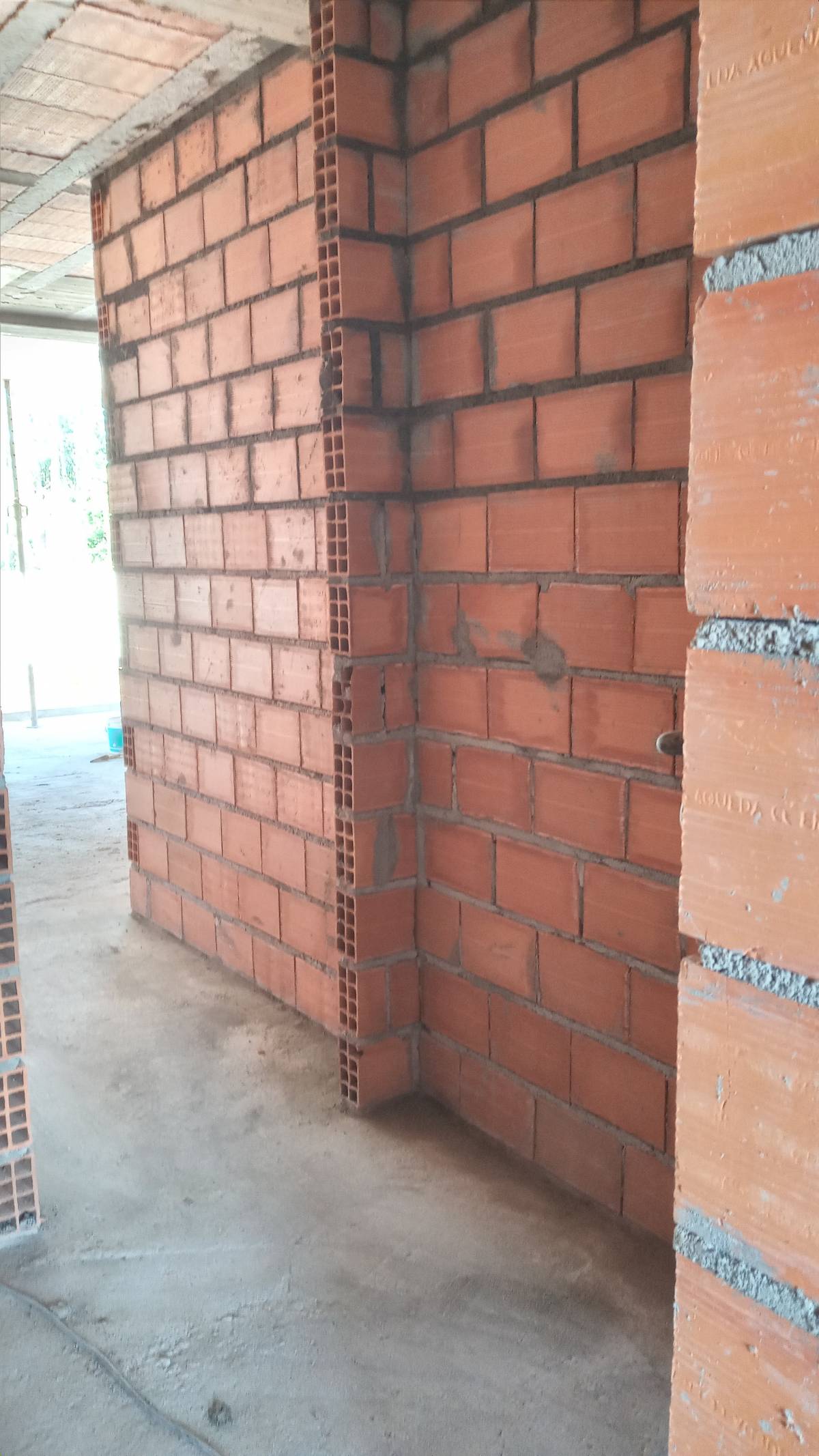 Reginaldo - Guimarães - Masonry Construction Services