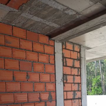 Reginaldo - Guimarães - Construção de Parede Interior