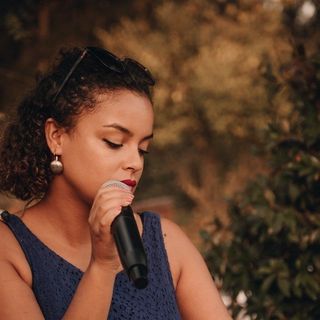Paloma del Pillar - Amadora - Wedding Band Entertainment