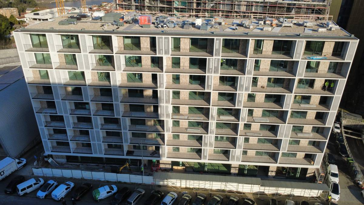 Almeida & Gama - Construções, Lda. - Porto - Abdichten der Außenwand