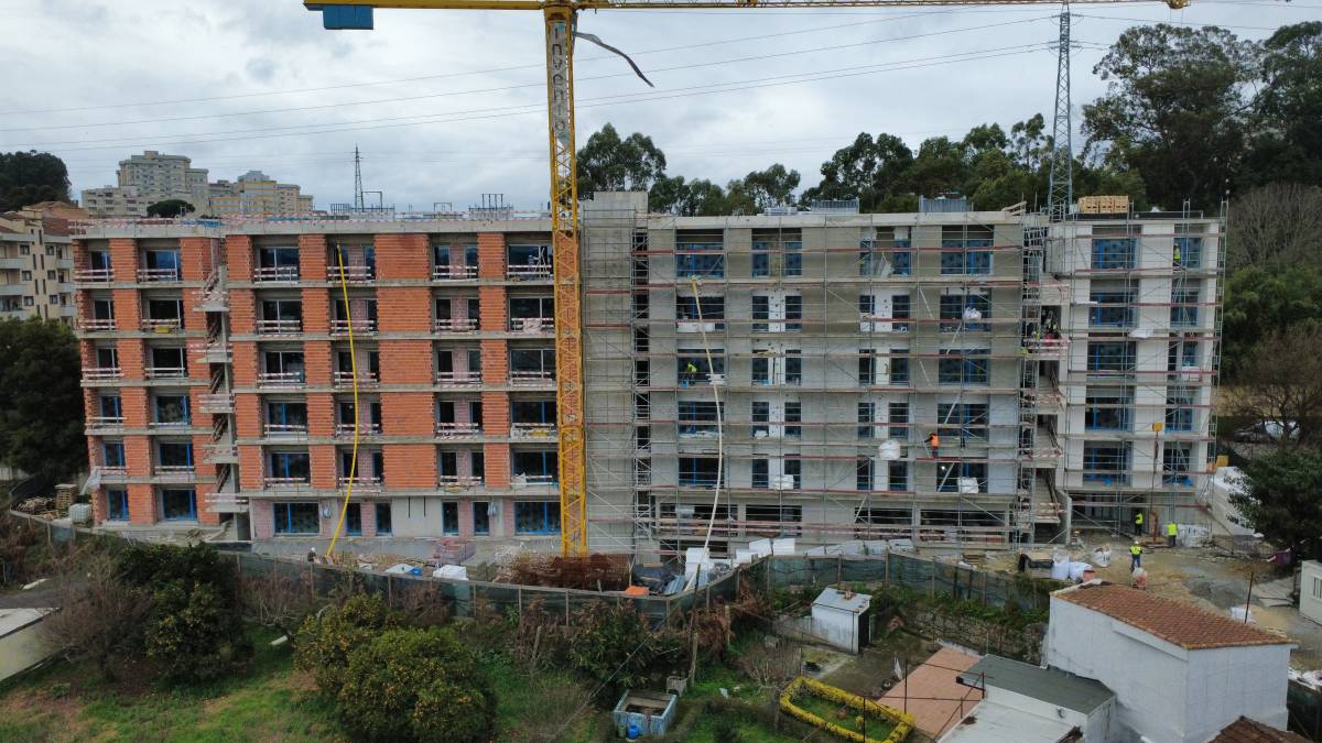 Almeida & Gama - Construções, Lda. - Porto - Abdichten der Außenwand