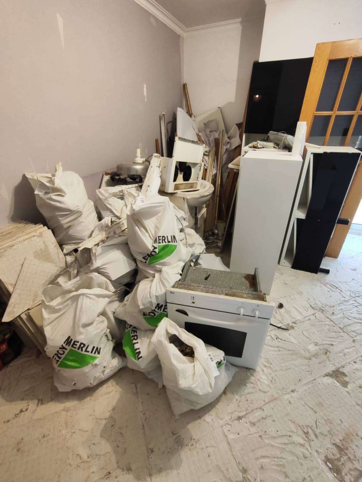 CLYON - Seixal - Enlèvement de déchets et de gravats