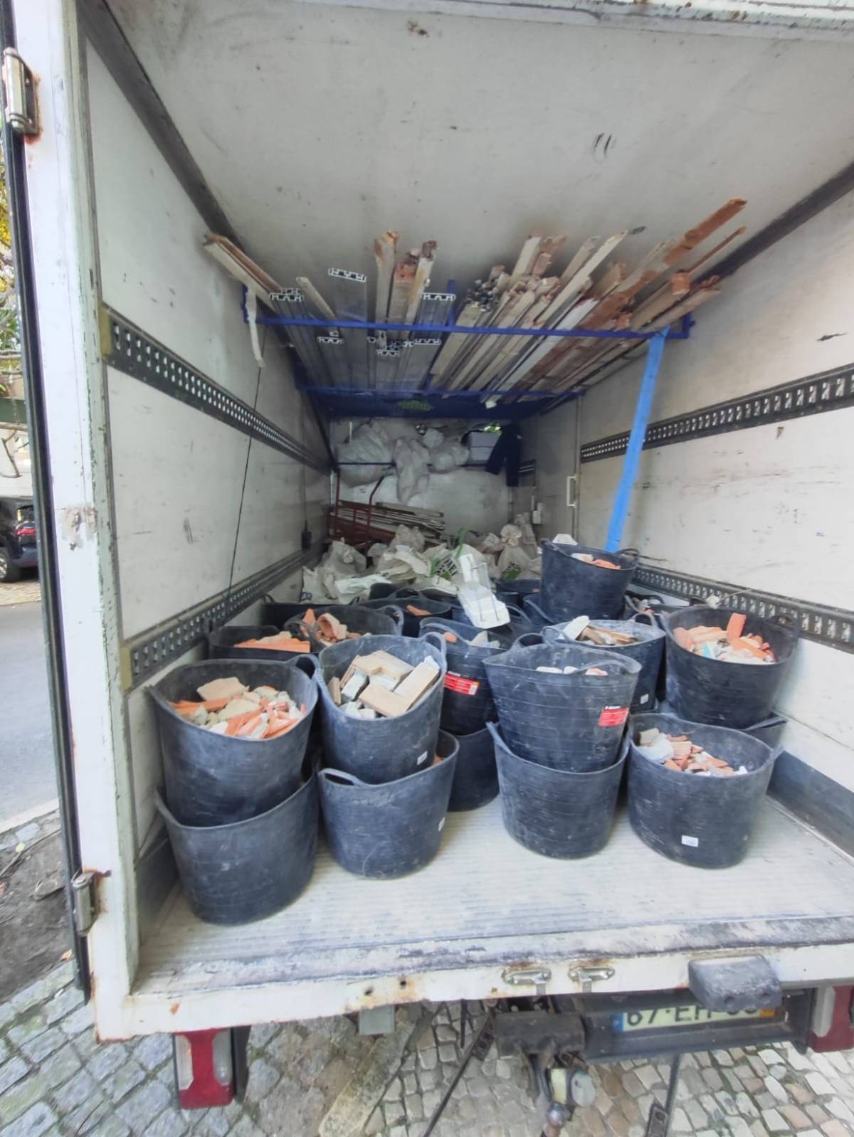 CLYON - Seixal - Enlèvement de déchets et de gravats