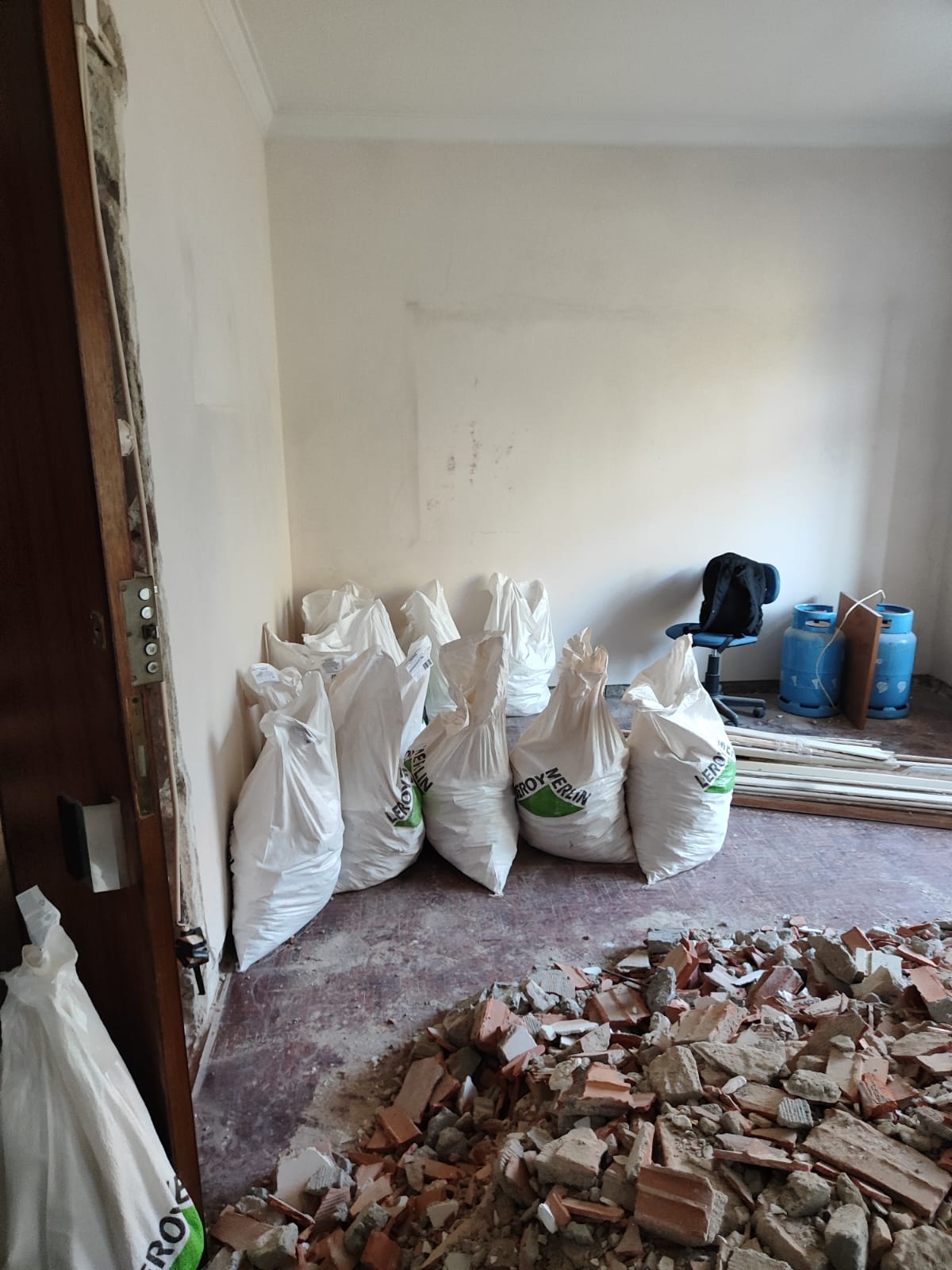 CLYON - Seixal - Enlèvement de déchets et de gravats