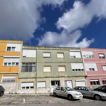 Rafael Conceição - Odivelas - Colocação de Rodapés