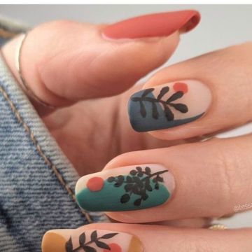 Smiley sharma - Maia - Manicure and pedicure (for women)