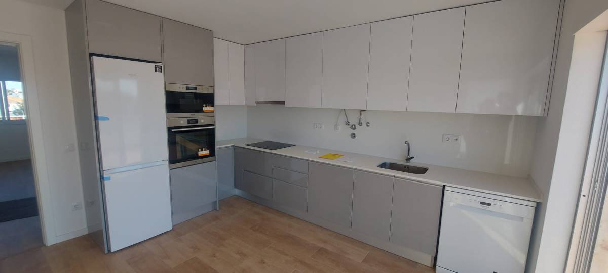 Carpintaria e serviços de  remodelação cozinha casa de banho e roupeiros - Cascais - Roupeiros