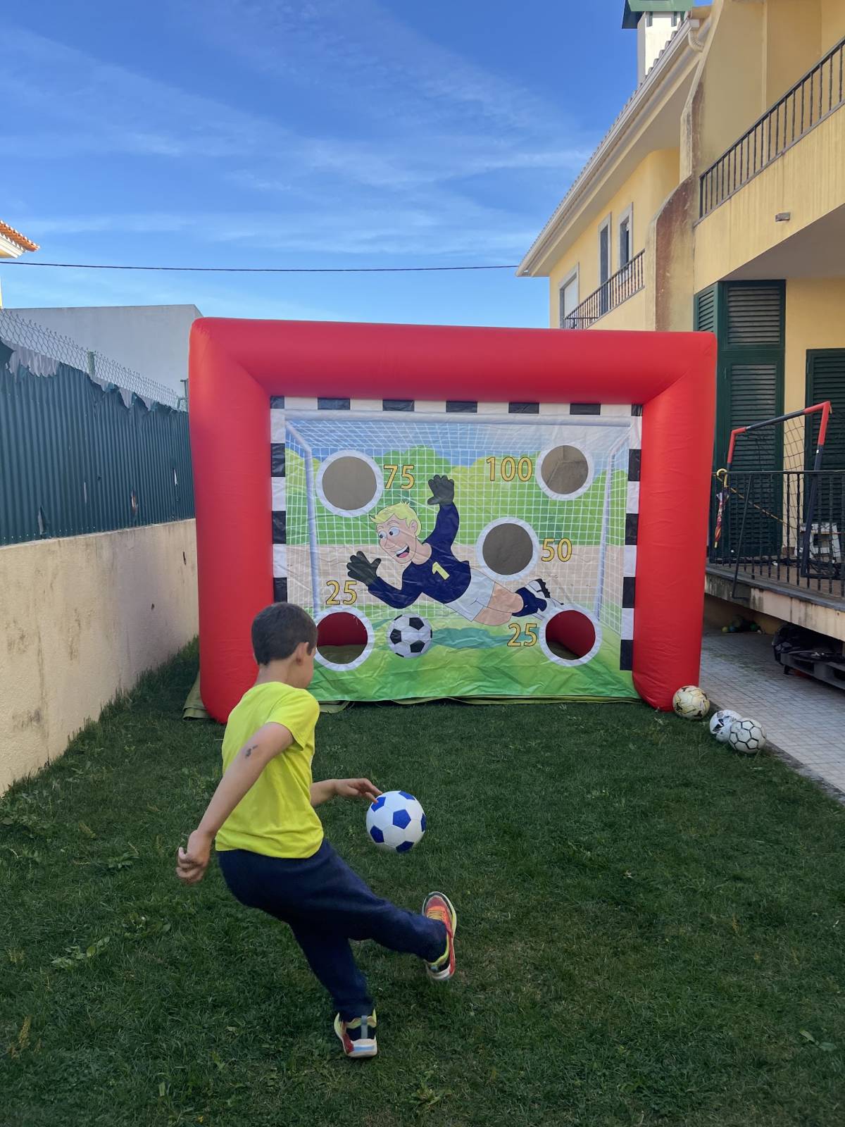 Mega Saltos - Cascais - Aufblasbare Partyartikel mieten