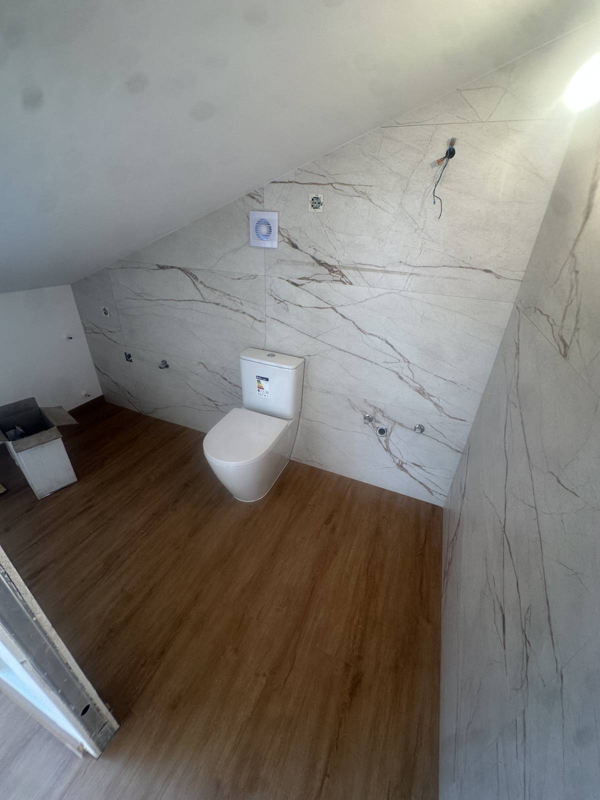 Construções Rodrigues - Castelo Branco - Instalação de Lâmpada