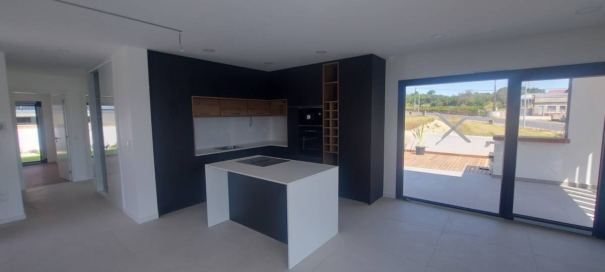 Carpintaria e serviços de  remodelação cozinha casa de banho e roupeiros - Cascais - Construção de Casa Nova