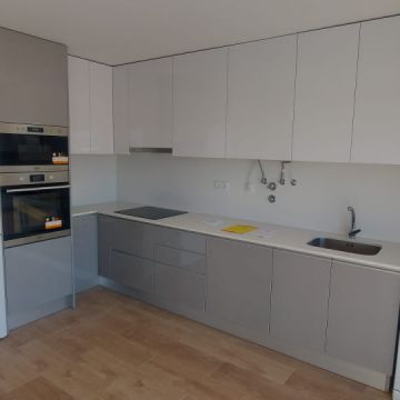 Carpintaria e serviços de  remodelação cozinha casa de banho e roupeiros - Cascais - Roupeiros