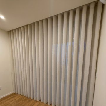 Alvuria Cortinas por Medida - Guimarães - Suspensão de Quadros e Instalação de Arte