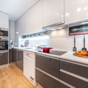 Carpintaria e serviços de  remodelação cozinha casa de banho e roupeiros - Cascais - Remodelação de Armários