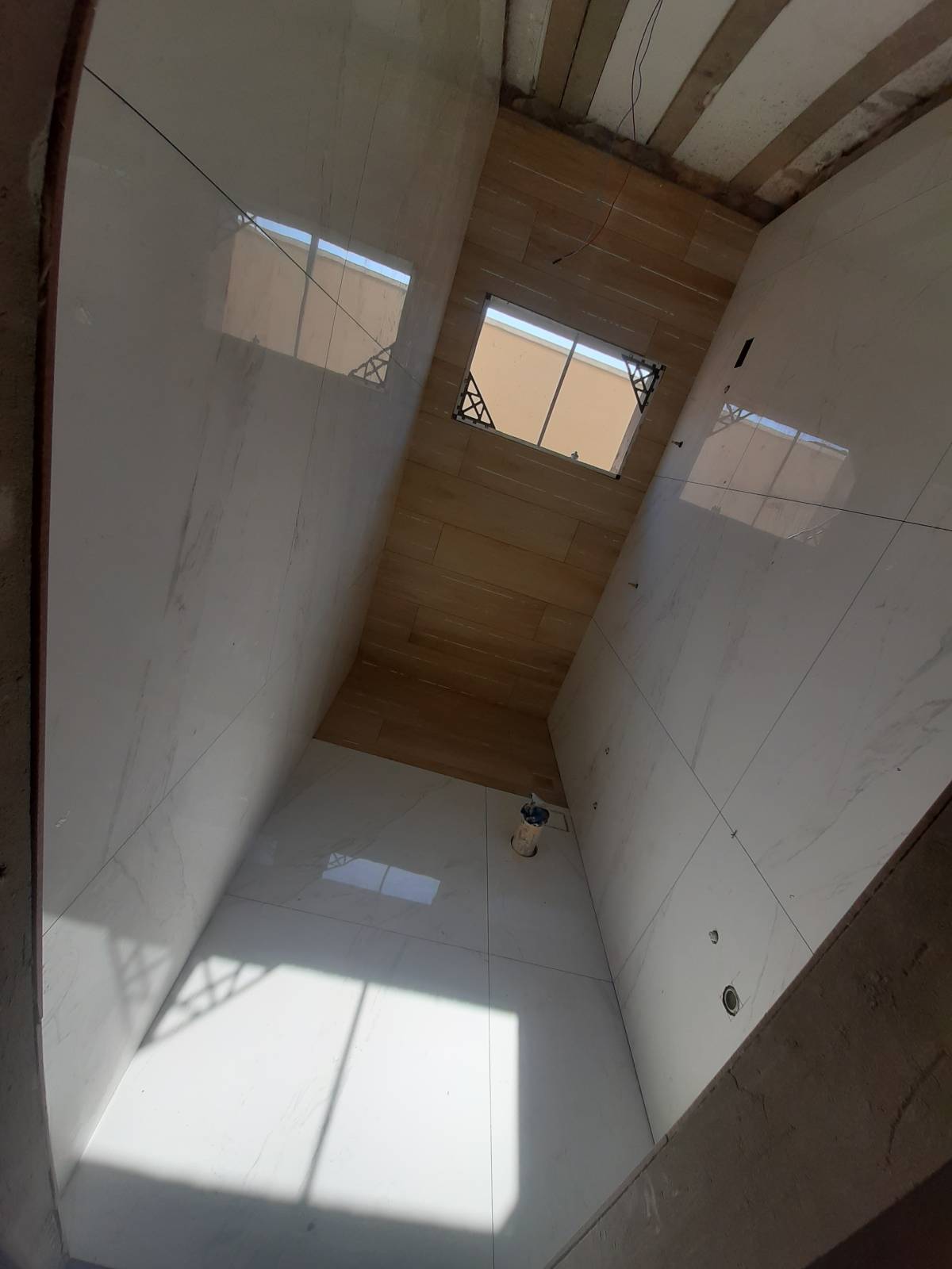 Tiago Souza - Anadia - Tile Installation