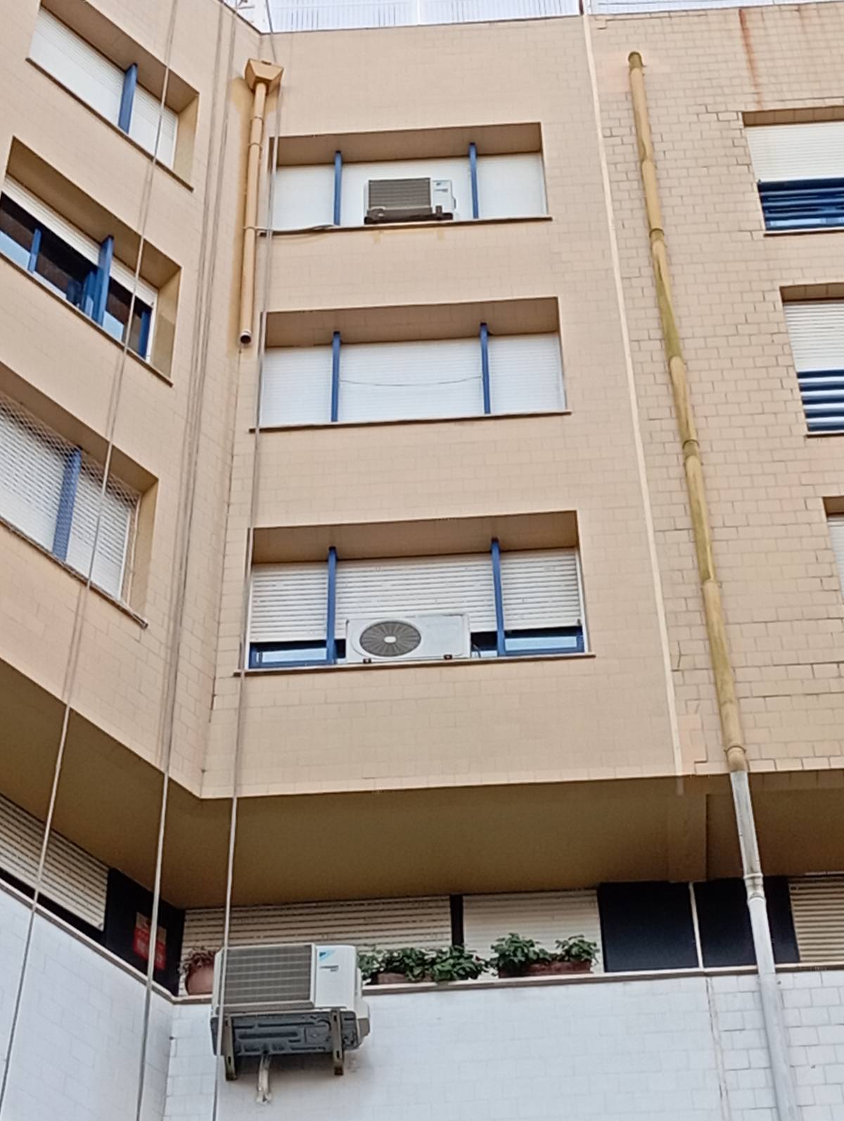 Linhares - Almada - Circuit Breaker Panel or Fuse Box Installation