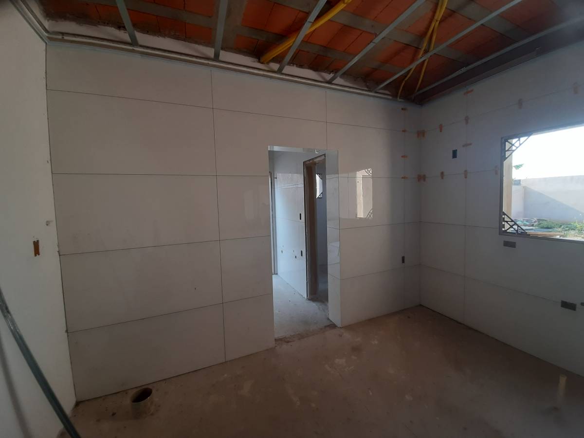 Tiago Souza - Anadia - Bathroom Tiling