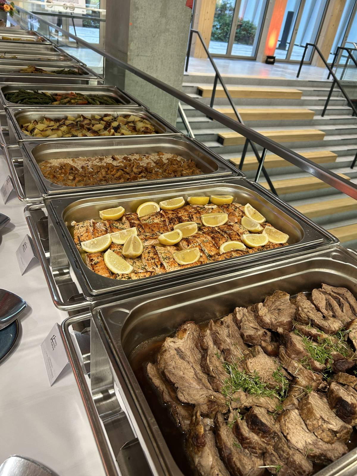 Eliane Medeiros - Lisboa - Catering Service für Firmenessen (Mittagessen)