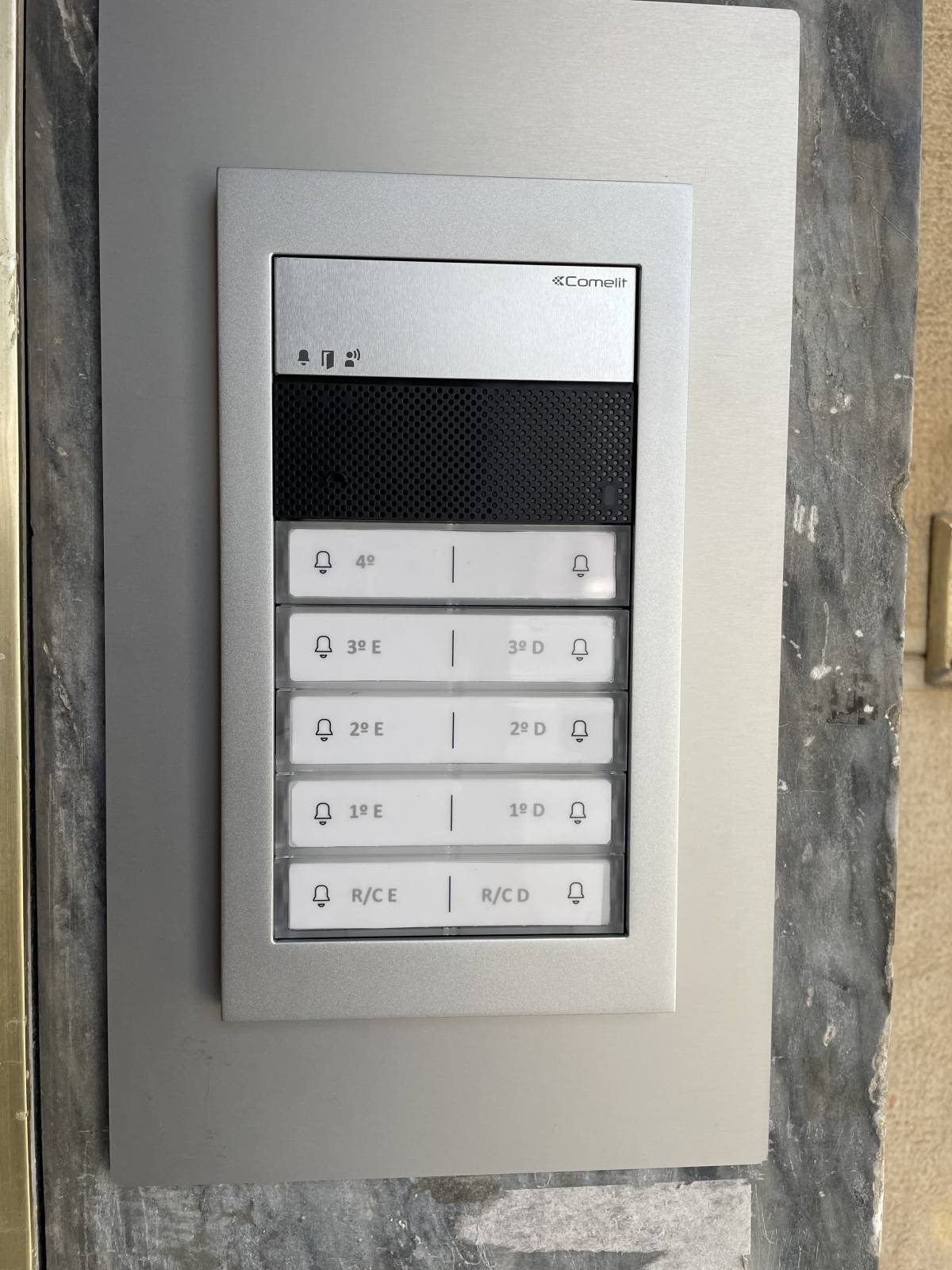 Vandirlei Brito - Sintra - Problemas Elétricos e de Cabos