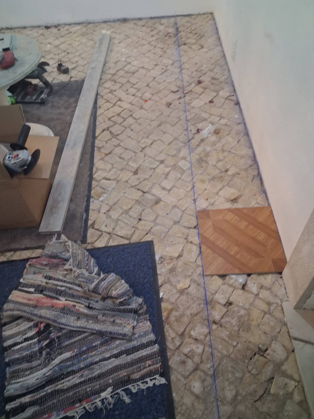 Henrique Tavares - Silves - Installation, réparation ou retrait de revêtement mural