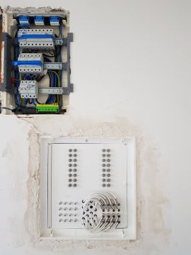 ESLP Lda - Seixal - Instalação de Interruptores e Tomadas
