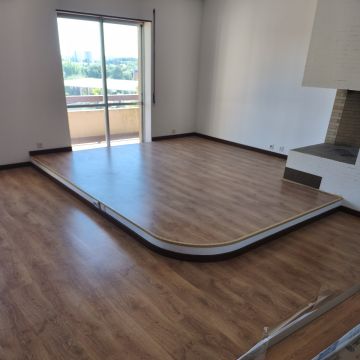 Rafael dos Santos - Lisboa - Innenwand einbauen