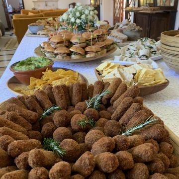 Poly Marinho - Guimarães - Catering de Almoço Corporativo