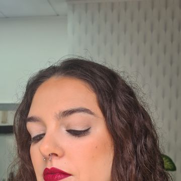 Érica - Almada - Friseure und Make-up Artists